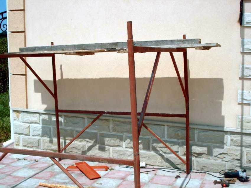 Вышка тура из водопроводных труб своими руками. строительные лесса из профильной трубы