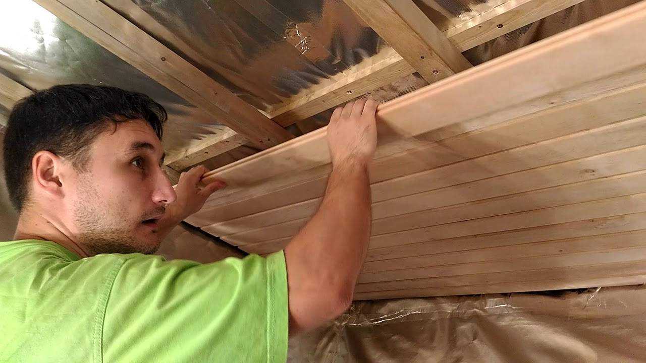 Как сделать потолок из евровагонки