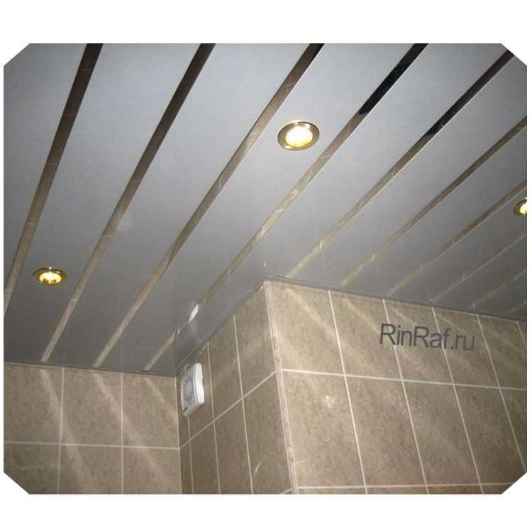 Потолок в ванной из пластиковых панелей