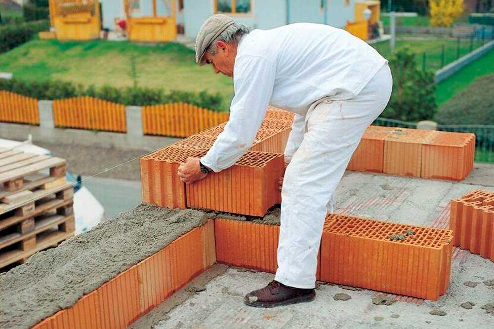 Дерево или кирпич: что выбрать для загородного дома?