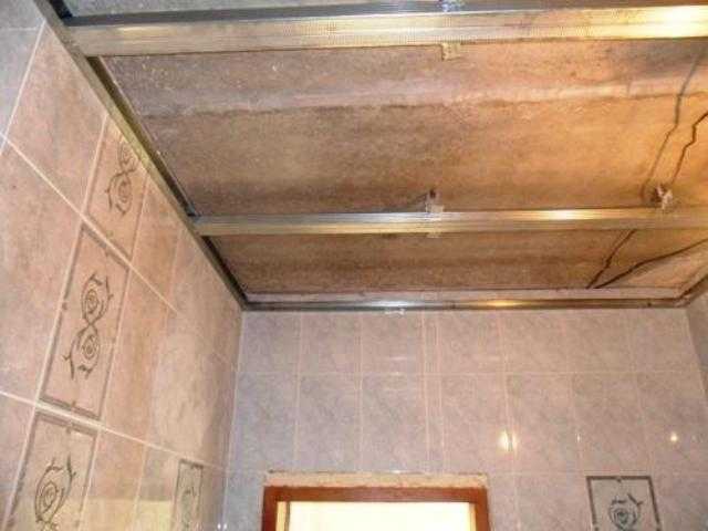 Потолок в ванной из пластиковых панелей секреты монтажа