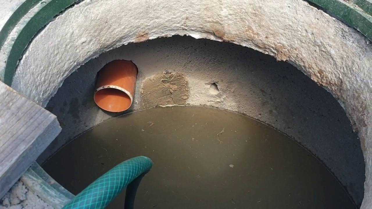 Застой воды в выгребной яме: причины появления и способы устранения